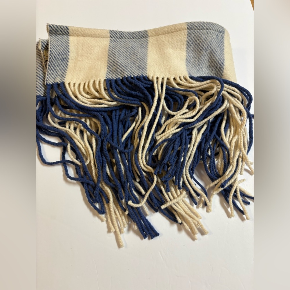 Rare! Authentic Burberry Cream and Blue Wool Blend fringe Scarf - Picture 4 of 5